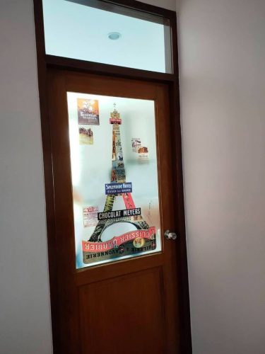 งานกระจกสีสเตนกลาส รูปนกยูง